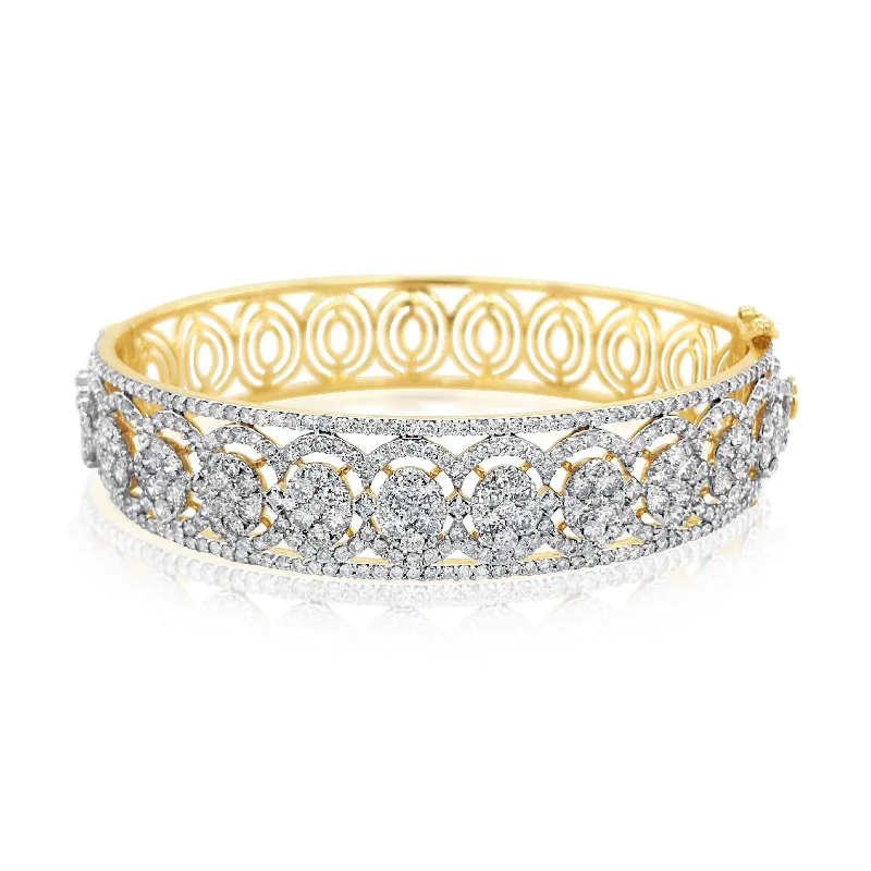 Oval Halo Diamond Lattice Bangle